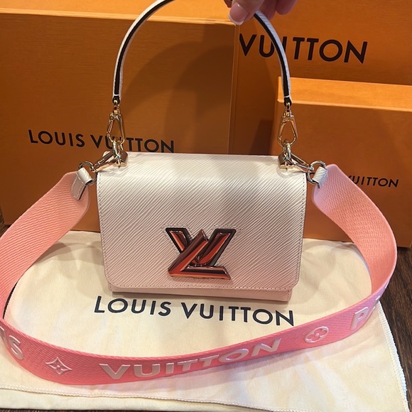 Louis Vuitton Twist PM gradient 2022 collection ๐ - Picture 4 of 17